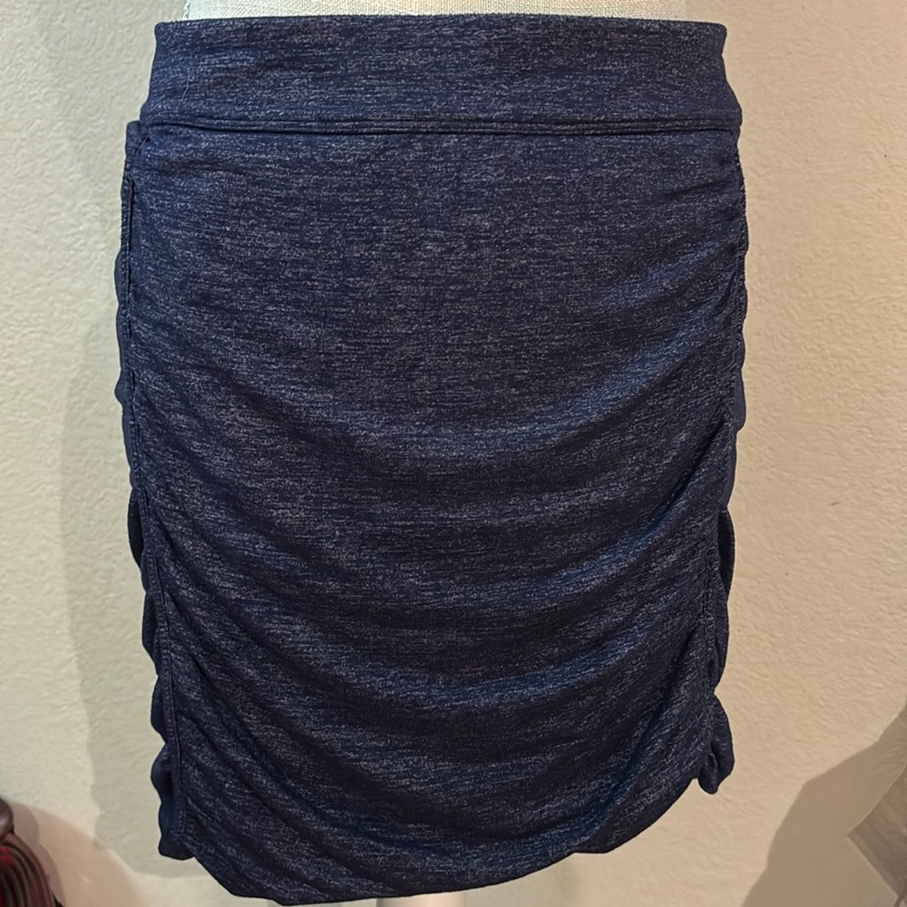 Athleta XL Blue shirred skirt nylon poly Lycra mix about 18 inches long cute